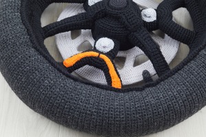 なぜ実物大で再現した!?『トリシティ300』のタイヤを手芸作品に、ヤマハ公式コンテンツ第16弾を発表 画像