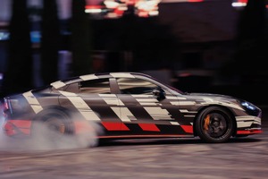 メルセデスAMG 『GT 4ドアクーペ』次期型、プロトタイプ公開…ブラピとF1ジョージ・ラッセルが披露 画像