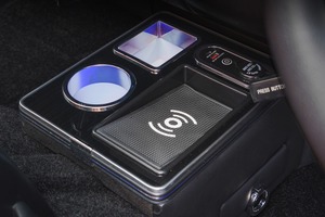 『ハイエース』の車内をスッキリ収納、200系専用「LEDコンソールボックス」が発売 画像