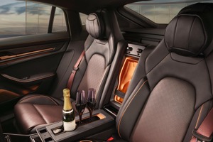 ポルシェ『パナメーラ ターボ』、究極のカスタム「ゾンダーヴンシュ」仕様を公開…後席にシャンパンクーラー 画像