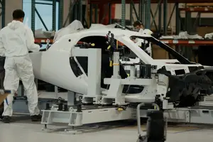 米EVアプテラ、ソーラーパネル搭載3輪EV量産化へ…車両組立ライン公開 画像