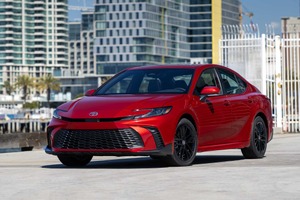 米国製『カムリ』などを輸入販売検討へ…トヨタ株価が続伸 画像