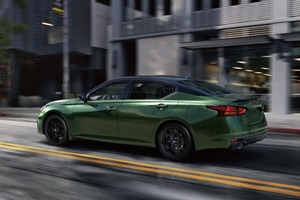 日産の最上位セダン『アルティマ』、ブラックアクセントのミッドナイトエディション追加…米2026年型 画像