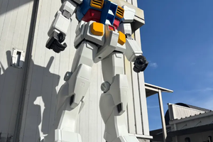 「福山SAにガンダム立っちゃった」西日本初、12分の1サイズ立像が話題に 画像