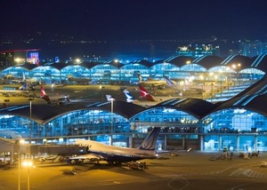 夜の香港国際空港