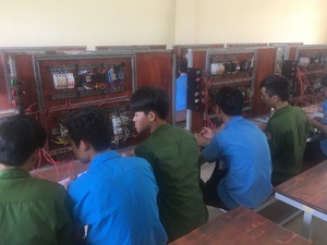 自動車整備学校