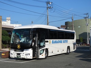 原ノ町駅で発車を待つ竜田行きの代行バス。2月16日から富岡に停車する。