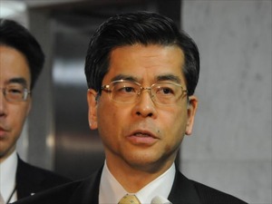 「長時間労働の是正や処遇の改善で担い手を確保していくことが必要」と語る石井啓一国交相(3月3日・永田町)