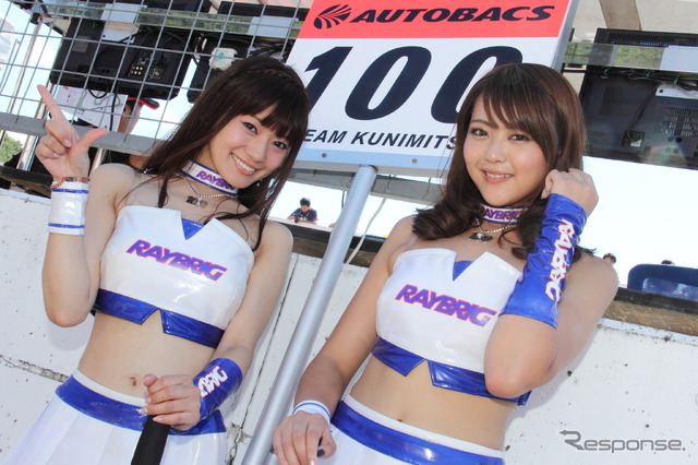 2015RAYBRIGレースクイーンの2人