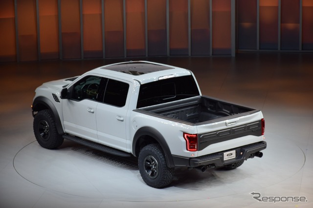 フォード F-150 ラプター 新型 スーパークルー(デトロイトモーターショー16)