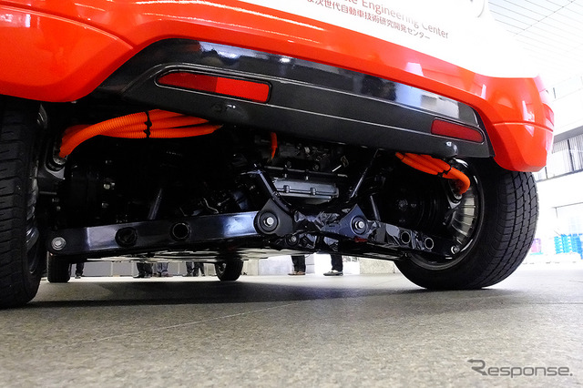 東京・田町の三菱自動車工業本社で公開されたコンバートEV実証実験車「OVEC-TWO」(1月11日)