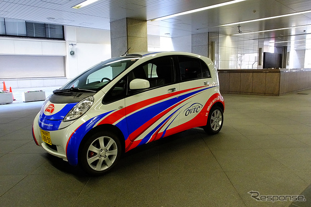 東京・田町の三菱自動車工業本社で公開されたコンバートEV実証実験車「OVEC-TWO」(1月11日)