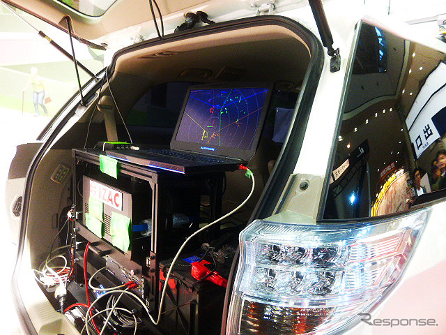 市販ミニバンベースロボットカー『RoboCar MiniVan』などを展示したZMP（オートモーティブワールド2016／東京ビッグサイト／2016年1月13日）