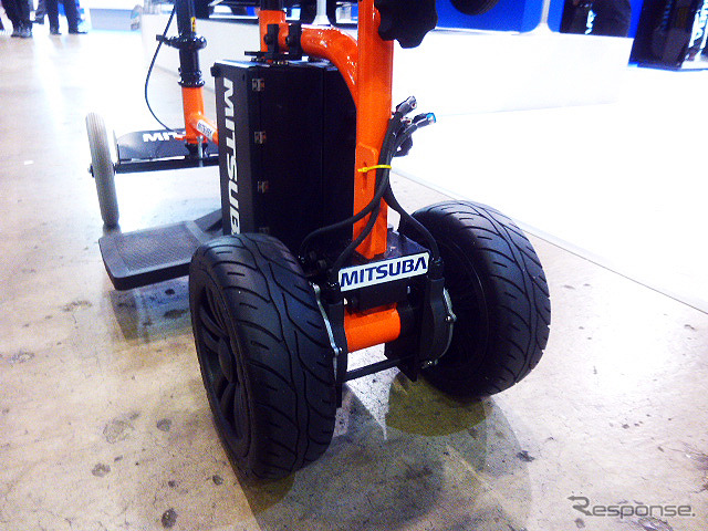 ミツバの薄型駆動ユニット(インホイールタイプ)によるアシストウォーカー(参考出品)