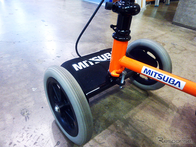 ミツバの薄型駆動ユニット(インホイールタイプ)によるアシストウォーカー(参考出品)