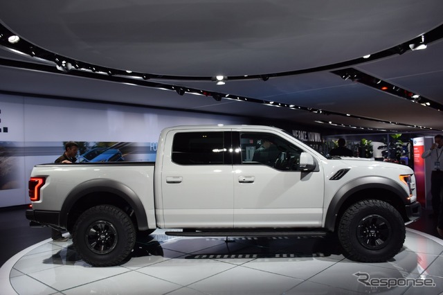 フォード F-150 ラプター スーパークルー(デトロイトモーターショー16)