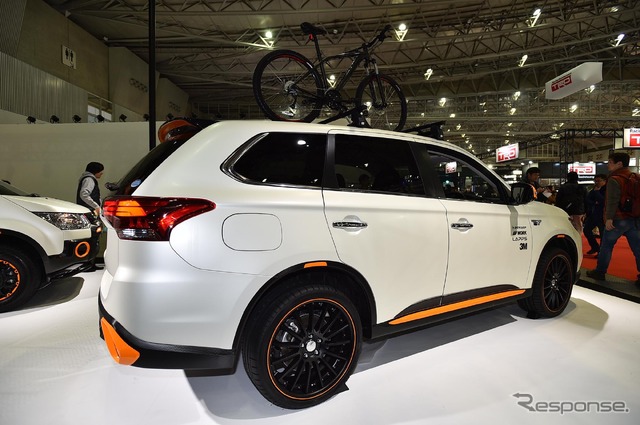 三菱 アウトランダーPHEV アウトドア ギア コンセプト(東京オートサロン16)