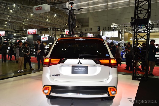三菱 アウトランダーPHEV アウトドア ギア コンセプト(東京オートサロン16)