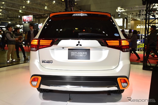 三菱 アウトランダーPHEV アウトドア ギア コンセプト(東京オートサロン16)