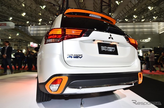 三菱 アウトランダーPHEV アウトドア ギア コンセプト(東京オートサロン16)