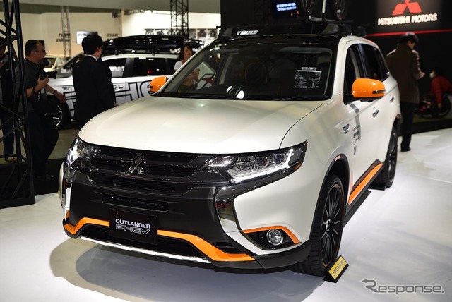 三菱 アウトランダーPHEV アウトドア ギア コンセプト（東京オートサロン16）