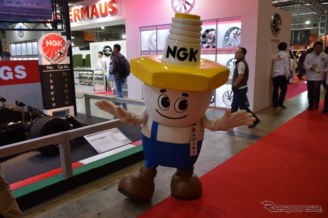日本特殊陶業 マスコットキャラクターのスパーキー（東京オートサロン16）
