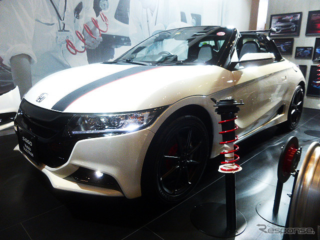 ルーフキャリアや専用スピーカーを装着したモデューロ S660 スタディモデル(東京オートサロン2016/1月15日/幕張メッセ)
