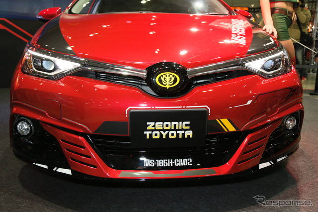 ジオニックトヨタ シャア専用 オーリスII(東京オートサロン16)