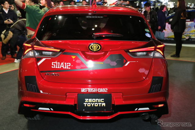 ジオニックトヨタ シャア専用 オーリスII(東京オートサロン16)