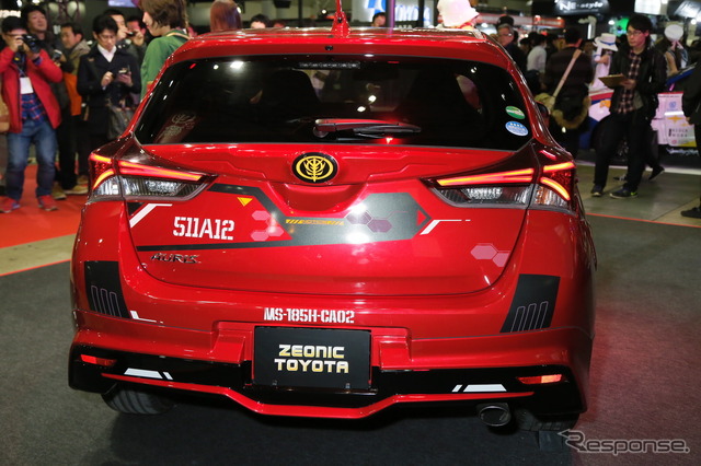 ジオニックトヨタ シャア専用 オーリスII(東京オートサロン16)