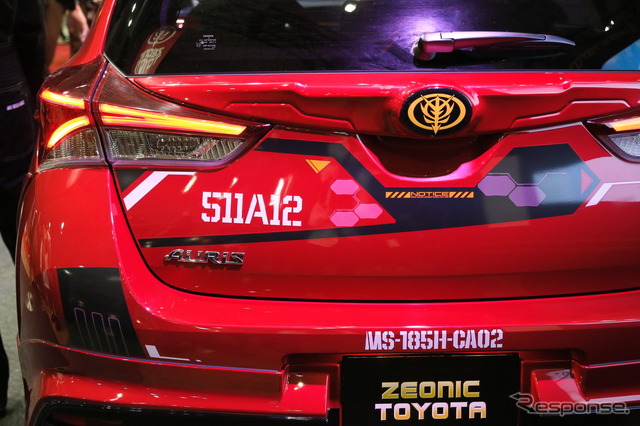ジオニックトヨタ シャア専用 オーリスII(東京オートサロン16)