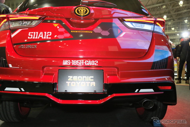 ジオニックトヨタ シャア専用 オーリスII(東京オートサロン16)