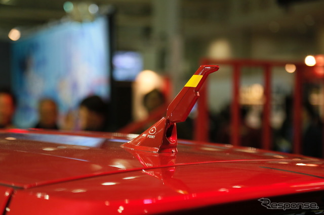 ジオニックトヨタ シャア専用 オーリスII(東京オートサロン16)