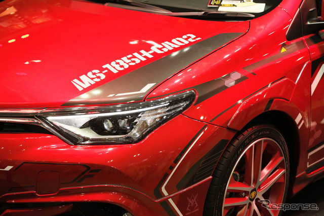 ジオニックトヨタ シャア専用 オーリスII(東京オートサロン16)