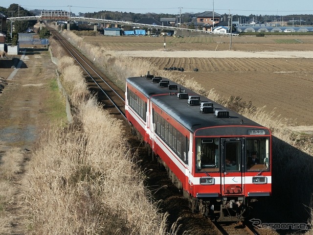 6000形は最初の導入から30年が経過しており、今後は8000形に順次置き換えられることになる。