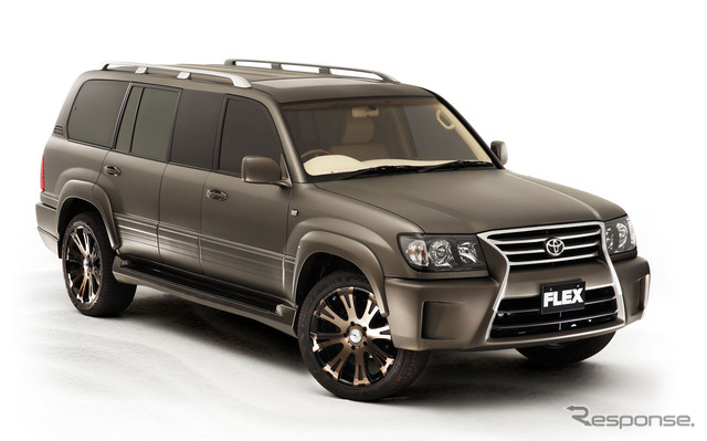 FLEXが出展した「FLEX Limousine Ver.LAND CRUISER×HIROMI」