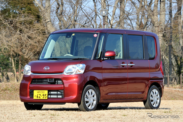 ダイハツ タント(8インチメモリーナビ(プレミアムシャインブラック調)、後席モニター(天井吊り下げ式)、カーペットマット(ベージュ)は、ディーラーオプション)
