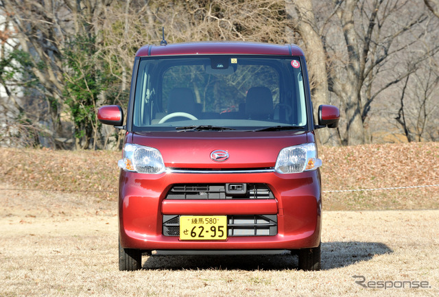 ダイハツ タント(8インチメモリーナビ(プレミアムシャインブラック調)、後席モニター(天井吊り下げ式)、カーペットマット(ベージュ)は、ディーラーオプション)