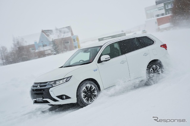 三菱 アウトランダーPHEV(写真は市販モデル)