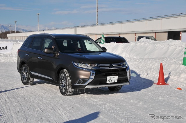 三菱 アウトランダーPHEV