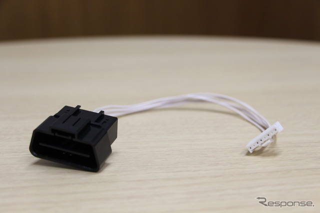 ツールプラネットが開発した、「トヨタ・ハイブリッド整備モード移行ツール」(TPM-HVT)