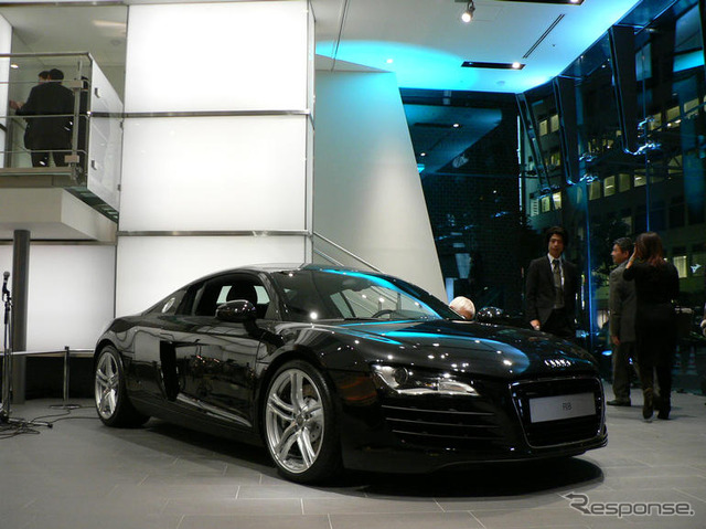 アウディ R8 日本初公開…アウディ・フォーラム東京