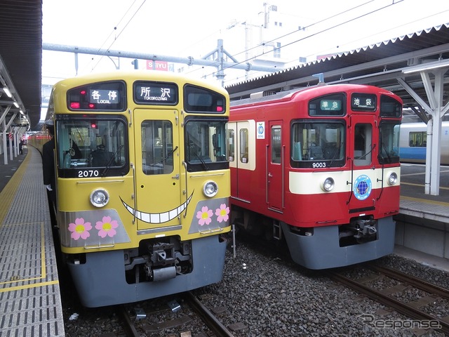 「L-train」の入線前には「KORO-TRAIN」（左）と「RED LUCKY TRAIN」（右）も姿を現した。