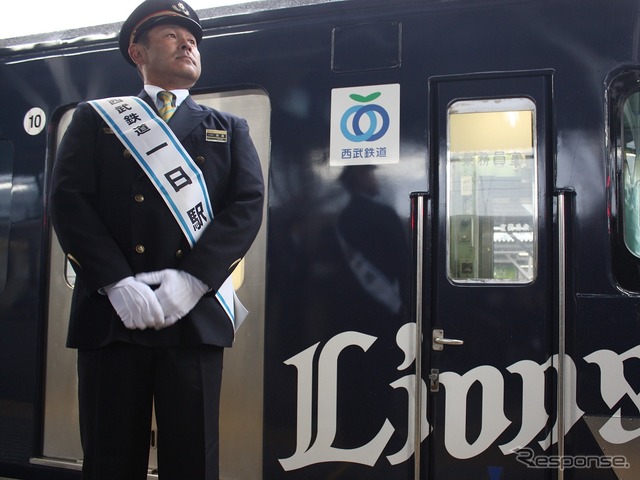 田辺監督は「L-train」について「ひじょうに落ち着いた雰囲気の電車。自分は好きです」と答えた。