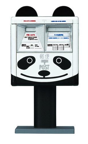 史上初・郵便局にカプセルトイ 「ゆうパックダンボー」も手のひらサイズで登場