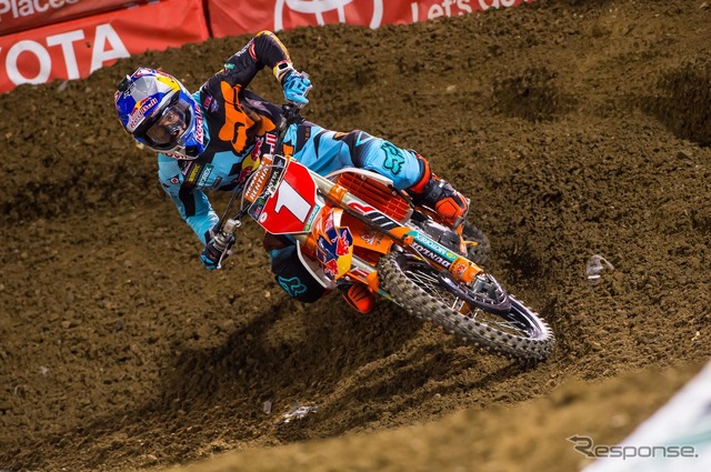 2016スーパークロス第4戦オークランドで勝利し、3連勝を決めたR.ダンジー(KTM)。
