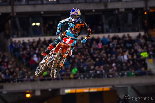 2016スーパークロス第4戦オークランドで勝利し、3連勝を決めたR.ダンジー(KTM)。