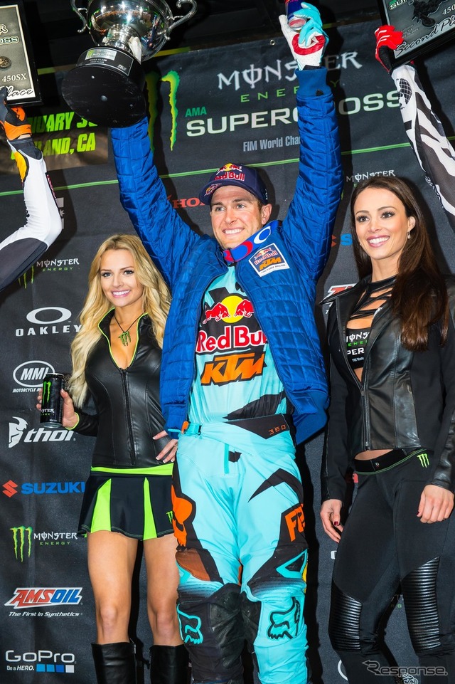 2016スーパークロス第4戦オークランドで勝利し、3連勝を決めたR.ダンジー(KTM)。