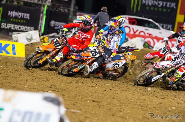 2016スーパークロス第4戦オークランドで勝利し、3連勝を決めたR.ダンジー(KTM)。