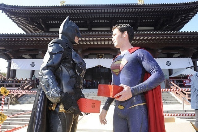 バットマン、スーパーマンが「豆まき」　増上寺「節分追儺式」で正義をアピール